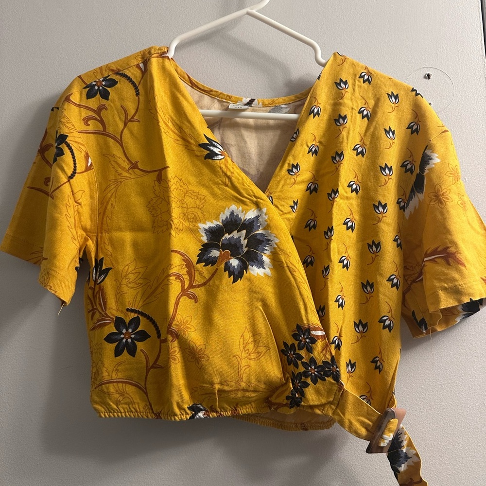 Ring Yellow Black Tie Front Crop Blouse